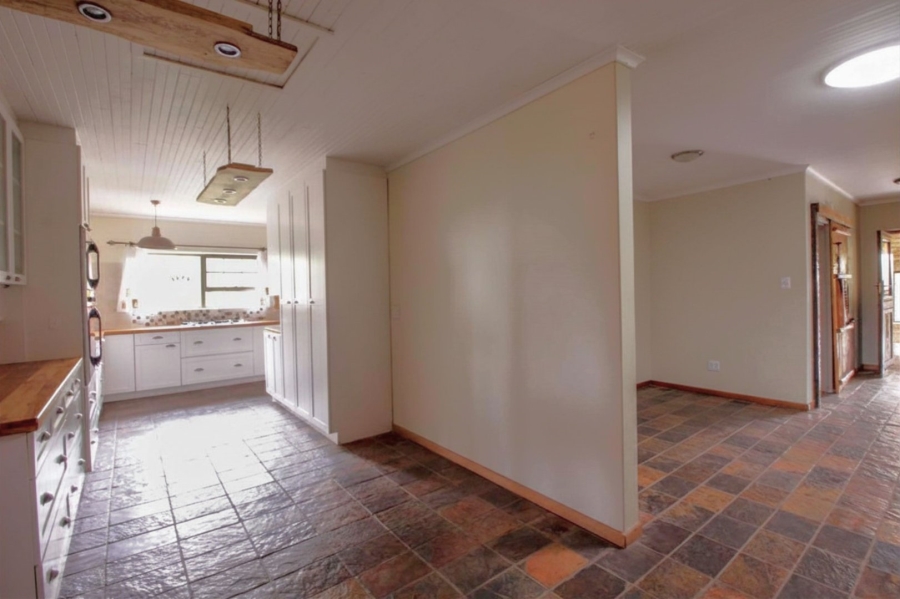 5 Bedroom Property for Sale in Paradise Beach Eastern Cape